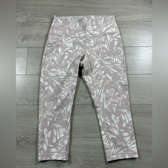Lululemon Wunder Under Crop (High-Rise) *Full-On Luxtreme 21" Shadow Leaf Light - Picture 6 of 16